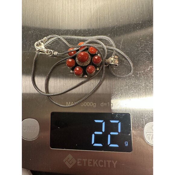 VTG Sterling Silver and Coral Pendant on 18 inch Silver Chain 22 grams - Picture 6 of 6